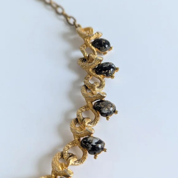 Vintage 1960's Judy Lee Gold Tone Necklace Black Marbled Cabochons - 15